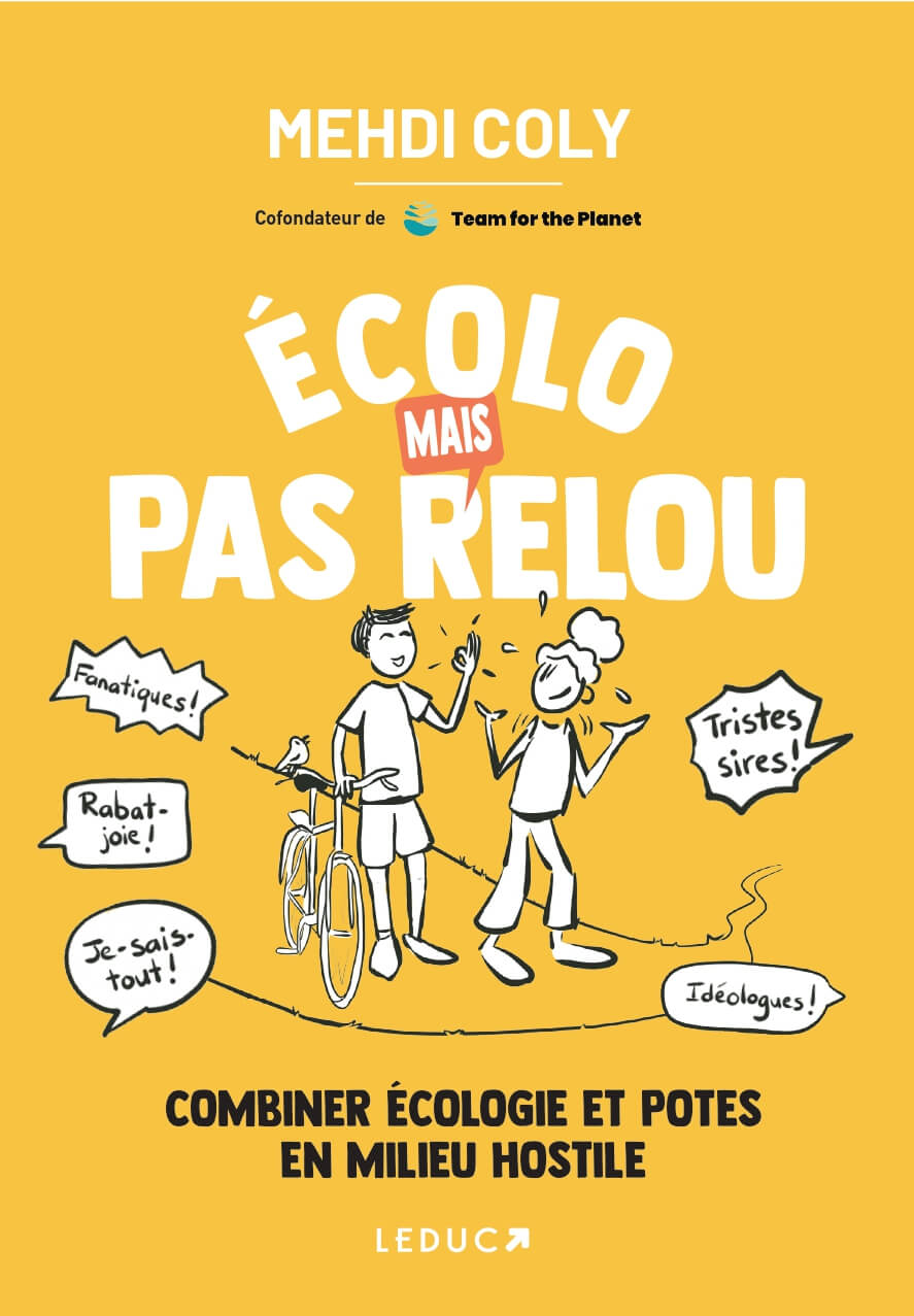 Illustration de la couverture du livre Ecolo mais pas relou de Mehdi Coly : 2 jeunes écolos se sourient et avancent sur un chemin où des commentaires les critiquent